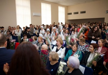 ...prin tradiție, excelență și valori... Image