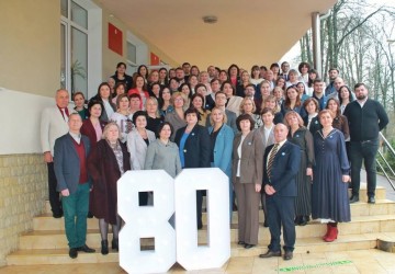 ...prin tradiție, excelență și valori...